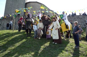 Devant les remparts fête médiévale