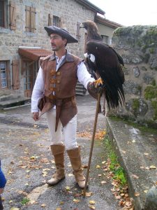 Démonstration avec les aigles fête médiévale