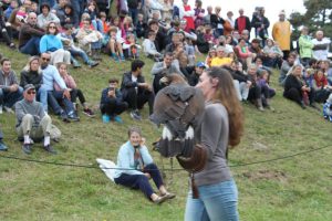 Démonstration avec les aigles fête médiévale